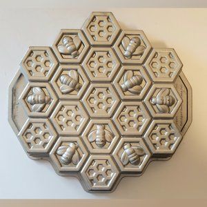 Nordic Ware Bee Honeycomb Pull-Apart Baking Pan